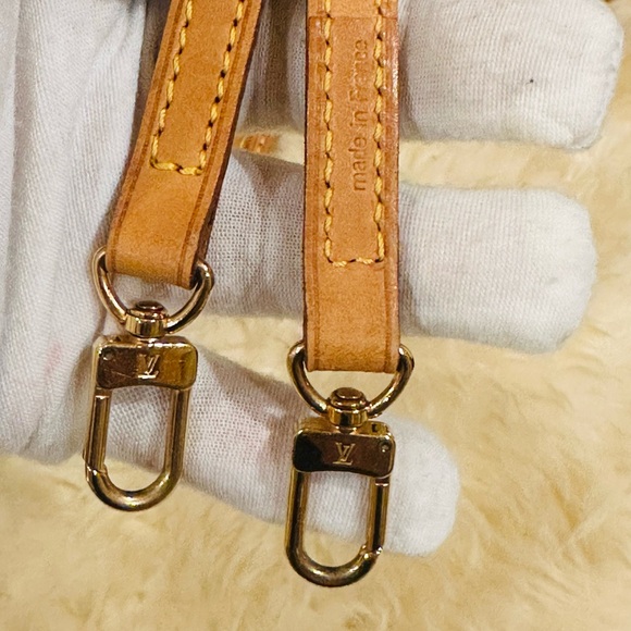 💎 LOUIS VUITTON VACHETTA LEATHER STRAP W/ GOLDTONE HARDWARE SIZE 46” - Picture 2 of 9